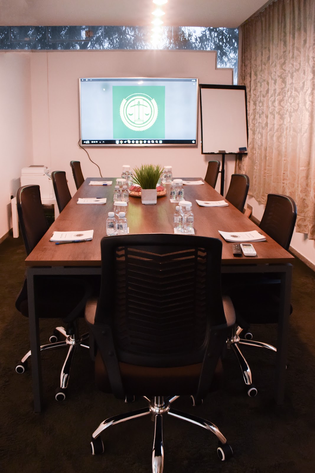 مكتب أحمد بن علي بن أحمد الغنمي للمحاماة والتوثيق والتحكيم.